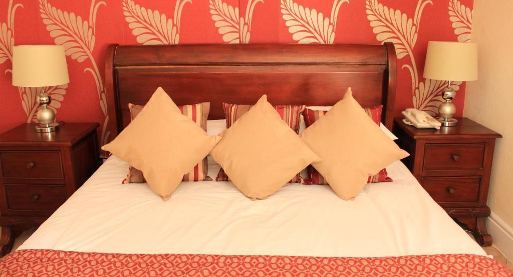 The Devil'S Punchbowl Hotel Hindhead Room photo